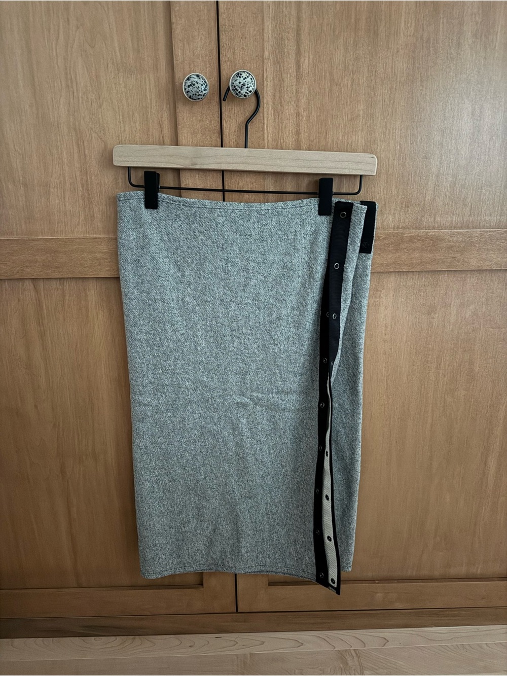 Lululemon Gray Terry Cotton Snap Scarf with Black Trim